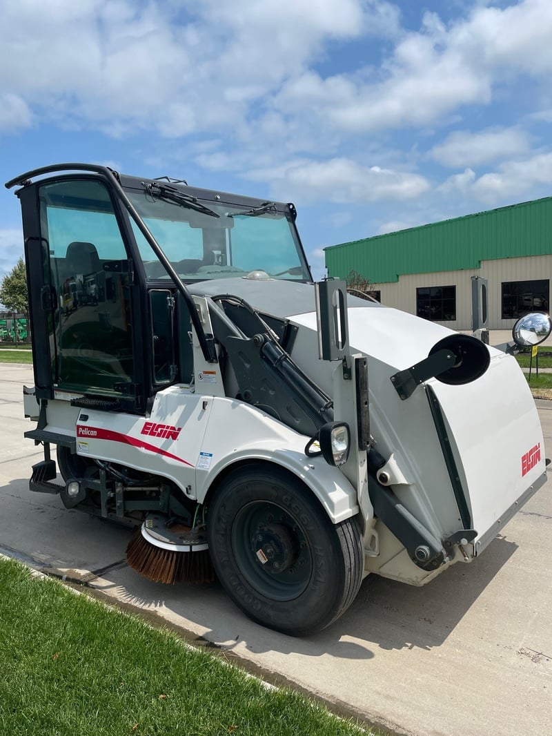 2015 Elgin Pelican NP Street Sweeper Featured Image