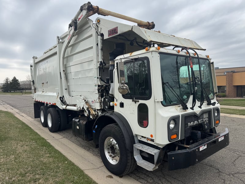 2018 Heil Half Pack Commercial Front Loader Featured Image